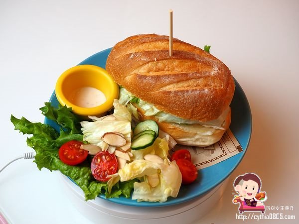 桃園藝文特區美食-有食候。紅豆-打開販賣機進入另一個世界，我在泳池底下悠然的生活著  (邀約) @民宿女王芽月-美食.旅遊.全台趴趴走