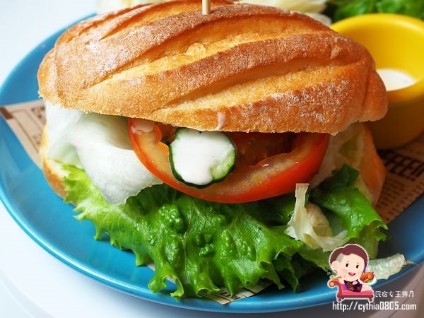 桃園藝文特區美食-有食候。紅豆-打開販賣機進入另一個世界，我在泳池底下悠然的生活著  (邀約) @民宿女王芽月-美食.旅遊.全台趴趴走