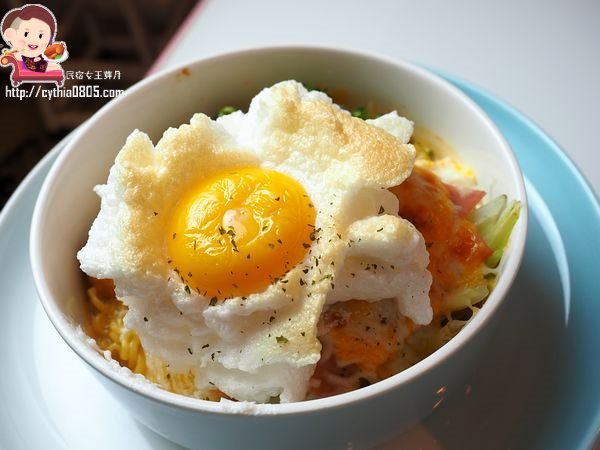 桃園藝文特區美食-有食候。紅豆-打開販賣機進入另一個世界，我在泳池底下悠然的生活著  (邀約) @民宿女王芽月-美食.旅遊.全台趴趴走