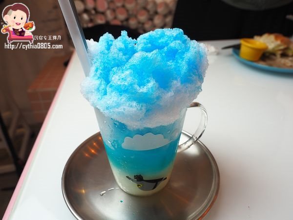 桃園藝文特區美食-有食候。紅豆-打開販賣機進入另一個世界，我在泳池底下悠然的生活著  (邀約) @民宿女王芽月-美食.旅遊.全台趴趴走