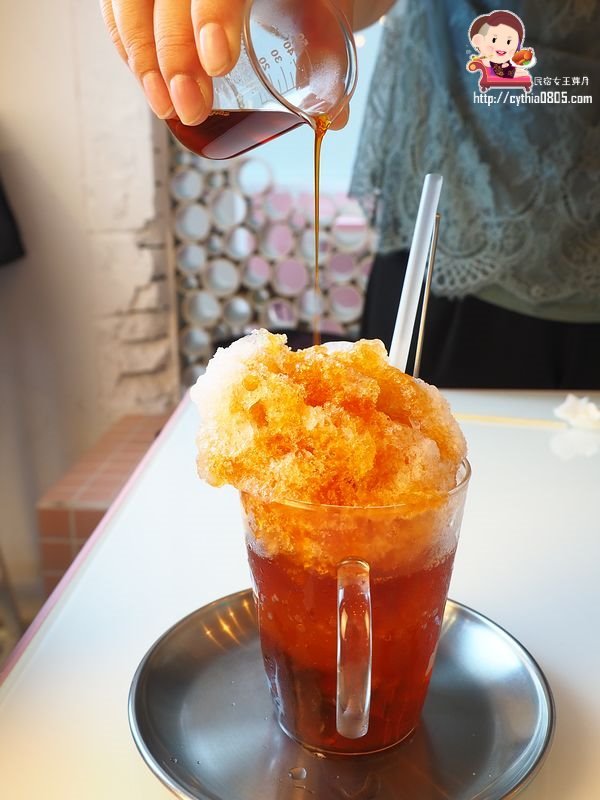 桃園藝文特區美食-有食候。紅豆-打開販賣機進入另一個世界，我在泳池底下悠然的生活著  (邀約) @民宿女王芽月-美食.旅遊.全台趴趴走