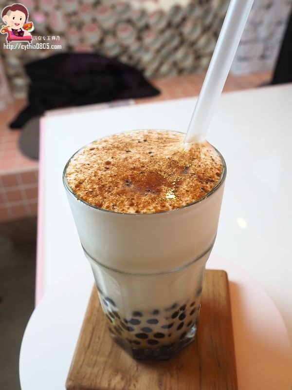 桃園藝文特區美食-有食候。紅豆-打開販賣機進入另一個世界，我在泳池底下悠然的生活著  (邀約) @民宿女王芽月-美食.旅遊.全台趴趴走