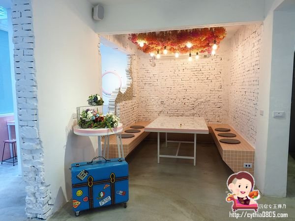 桃園藝文特區美食-有食候。紅豆-打開販賣機進入另一個世界，我在泳池底下悠然的生活著  (邀約) @民宿女王芽月-美食.旅遊.全台趴趴走