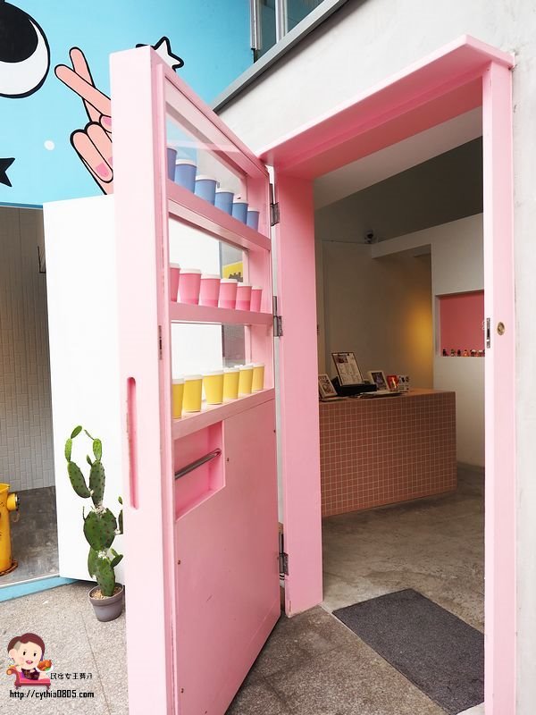 桃園藝文特區美食-有食候。紅豆-打開販賣機進入另一個世界，我在泳池底下悠然的生活著  (邀約) @民宿女王芽月-美食.旅遊.全台趴趴走