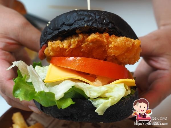 桃園藝文特區美食-有食候。紅豆-打開販賣機進入另一個世界，我在泳池底下悠然的生活著  (邀約) @民宿女王芽月-美食.旅遊.全台趴趴走