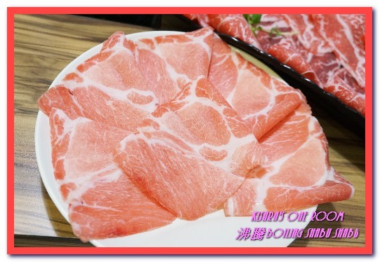 沸騰涮涮鍋（中和）：中和火鍋．超巨大肉盤加上鮮美海物令人吃爽爽──沸騰涮涮鍋