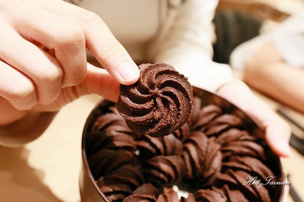 短腿阿鹿餅乾(逢甲店):【台中美食】逢甲商圈必買伴手禮!全台獨家可可亞風味曲奇餅:短腿阿鹿餅乾