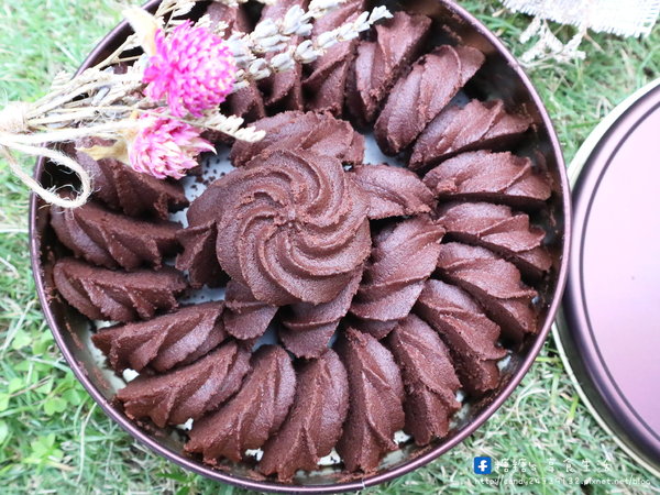 短腿阿鹿餅乾(逢甲店):〖台中│美食〗短腿阿鹿餅乾-逢甲店 ❤ 超人氣台中伴手禮!!獨賣可可風味,入口即化的曲奇餅乾,香濃可口,一吃就上癮!!