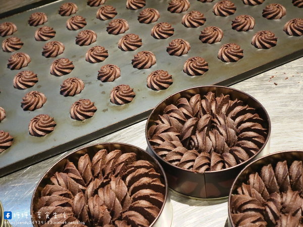 短腿阿鹿餅乾(逢甲店):〖台中│美食〗短腿阿鹿餅乾-逢甲店 ❤ 超人氣台中伴手禮!!獨賣可可風味,入口即化的曲奇餅乾,香濃可口,一吃就上癮!!