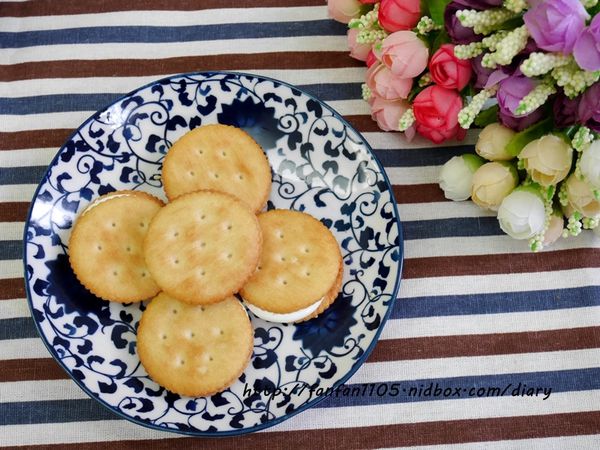 【淡水伴手禮】金順發蛋糕喜餅 古早味 芝麻蛋黃餅禮盒 牛軋餅 過年送禮的好選擇 (6).JPG