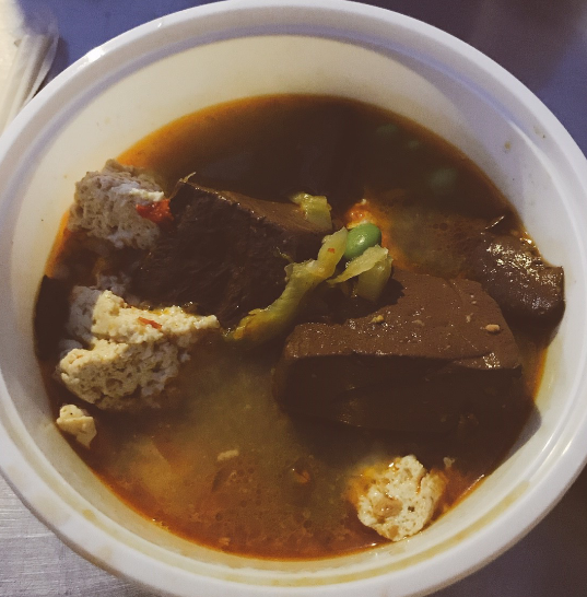 【樂華夜市】郭記麻辣臭豆腐│香辣臭豆腐×好滋味油飯,人氣排隊美食