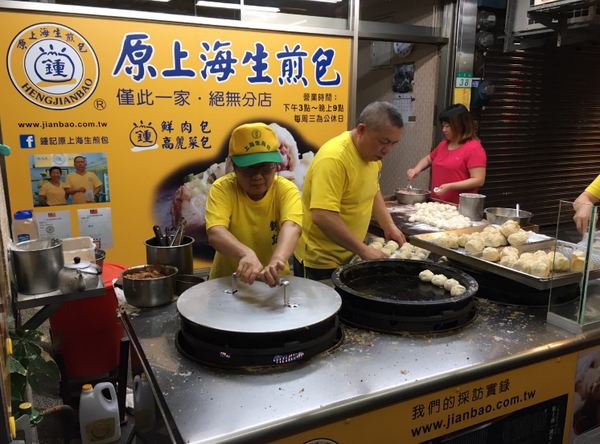 【士林夜市】鍾記原上海生煎包｜士林夜市排隊美食