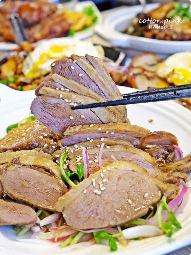 全台唯一鹹豬肉蓋飯在台中！平日午間限定，棗點子點餐就送紅棗茶免費喝到飽！