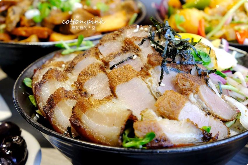 全台唯一鹹豬肉蓋飯在台中！平日午間限定，棗點子點餐就送紅棗茶免費喝到飽！