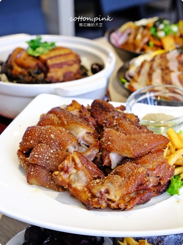 全台唯一鹹豬肉蓋飯在台中！平日午間限定，棗點子點餐就送紅棗茶免費喝到飽！