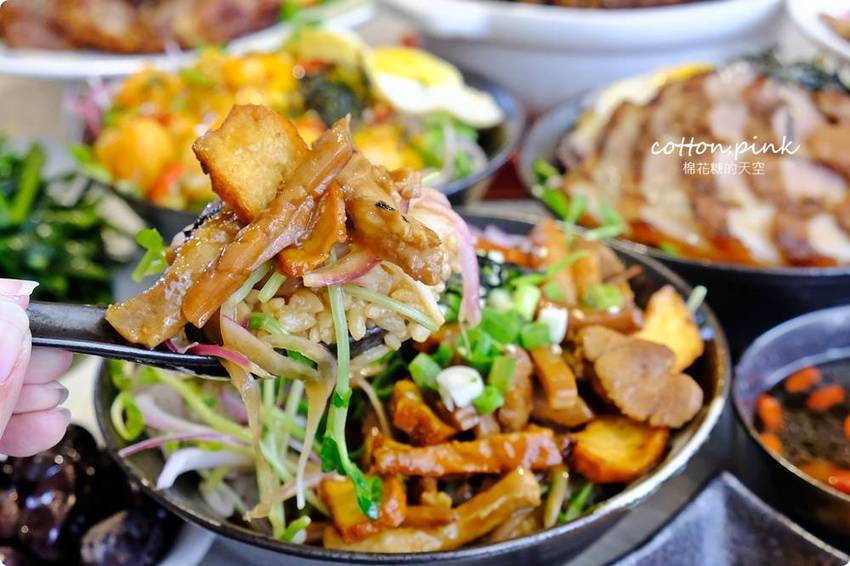 全台唯一鹹豬肉蓋飯在台中！平日午間限定，棗點子點餐就送紅棗茶免費喝到飽！