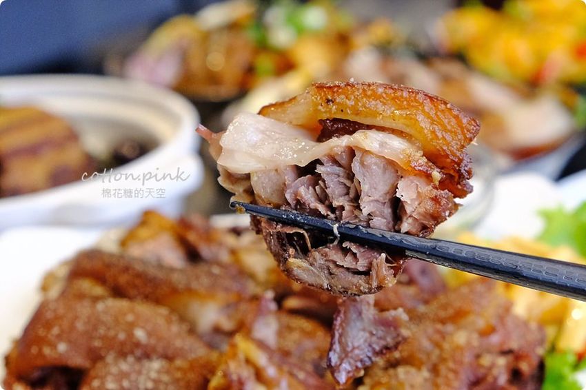 全台唯一鹹豬肉蓋飯在台中！平日午間限定，棗點子點餐就送紅棗茶免費喝到飽！