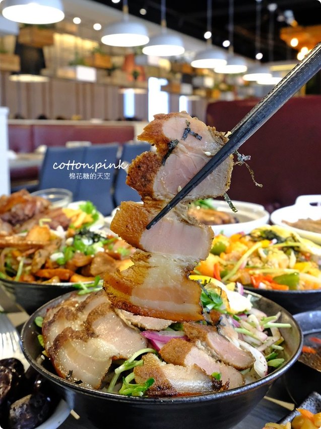 全台唯一鹹豬肉蓋飯在台中！平日午間限定，棗點子點餐就送紅棗茶免費喝到飽！