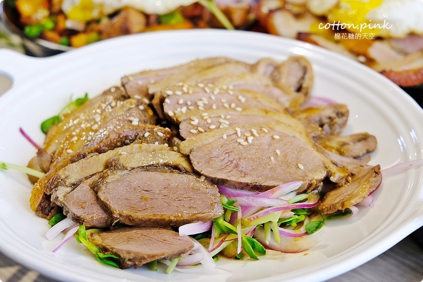 全台唯一鹹豬肉蓋飯在台中！平日午間限定，棗點子點餐就送紅棗茶免費喝到飽！