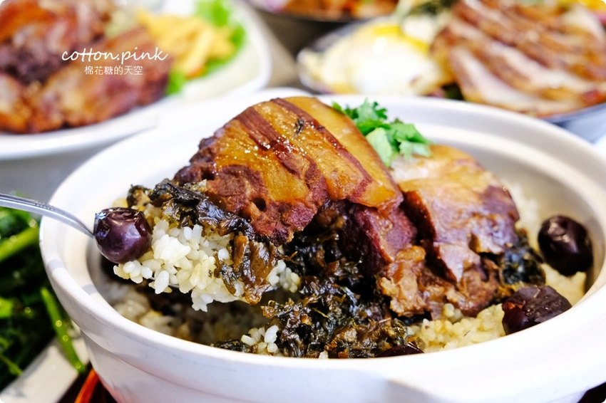 全台唯一鹹豬肉蓋飯在台中！平日午間限定，棗點子點餐就送紅棗茶免費喝到飽！