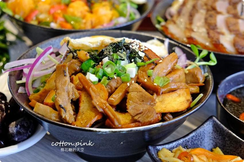 全台唯一鹹豬肉蓋飯在台中！平日午間限定，棗點子點餐就送紅棗茶免費喝到飽！