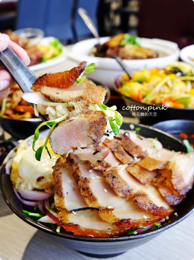 全台唯一鹹豬肉蓋飯在台中！平日午間限定，棗點子點餐就送紅棗茶免費喝到飽！