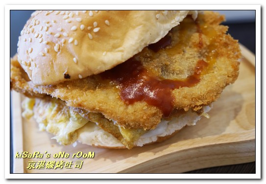 京湛碳烤吐司：逢甲商圈碳烤土司．真材實料大分量令人吃驚的學生應援店──京湛碳烤吐司