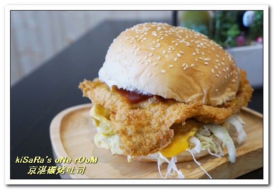 京湛碳烤吐司：逢甲商圈碳烤土司．真材實料大分量令人吃驚的學生應援店──京湛碳烤吐司