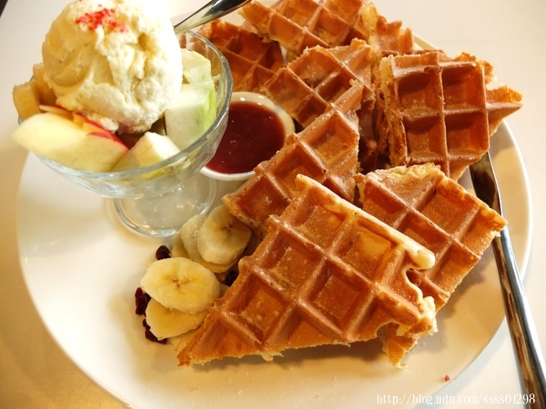 屏東市中山公園：【旅行遊記。屏東市】屏東市區輕鬆玩意！屏東公園散步趣 逛古蹟 賞美術館 必吃臭豆腐和老牌肉圓