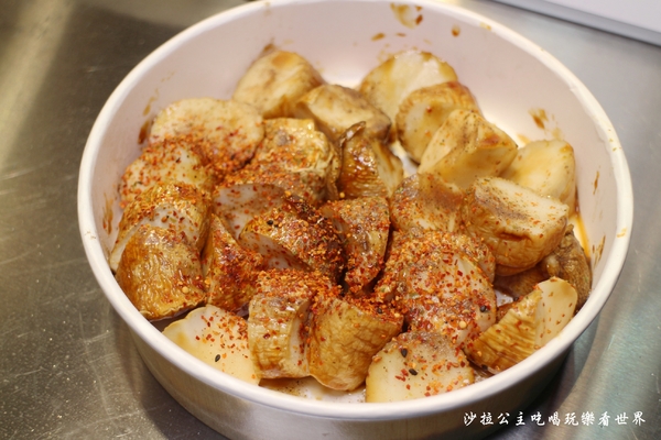 火焰かえん杏鮑菇：饒河夜市美食/小吃『火焰かえん杏鮑菇』烤杏鮑菇/捷運松山站美食