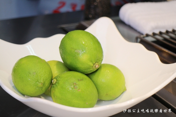 火焰かえん杏鮑菇：饒河夜市美食/小吃『火焰かえん杏鮑菇』烤杏鮑菇/捷運松山站美食