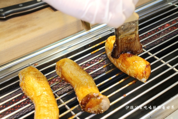 火焰かえん杏鮑菇：饒河夜市美食/小吃『火焰かえん杏鮑菇』烤杏鮑菇/捷運松山站美食