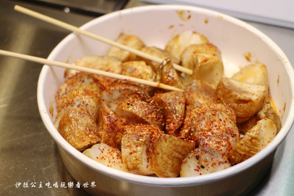 火焰かえん杏鮑菇：饒河夜市美食/小吃『火焰かえん杏鮑菇』烤杏鮑菇/捷運松山站美食