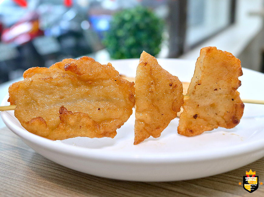 台南大腸包小腸／無店名無招牌行動餐車／木炭烘烤飄香30多年／每日限量下午才營業／銅板美食CP值高／在地人下午茶就愛這一味