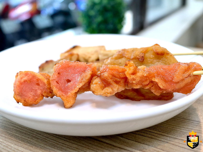 台南大腸包小腸／無店名無招牌行動餐車／木炭烘烤飄香30多年／每日限量下午才營業／銅板美食CP值高／在地人下午茶就愛這一味