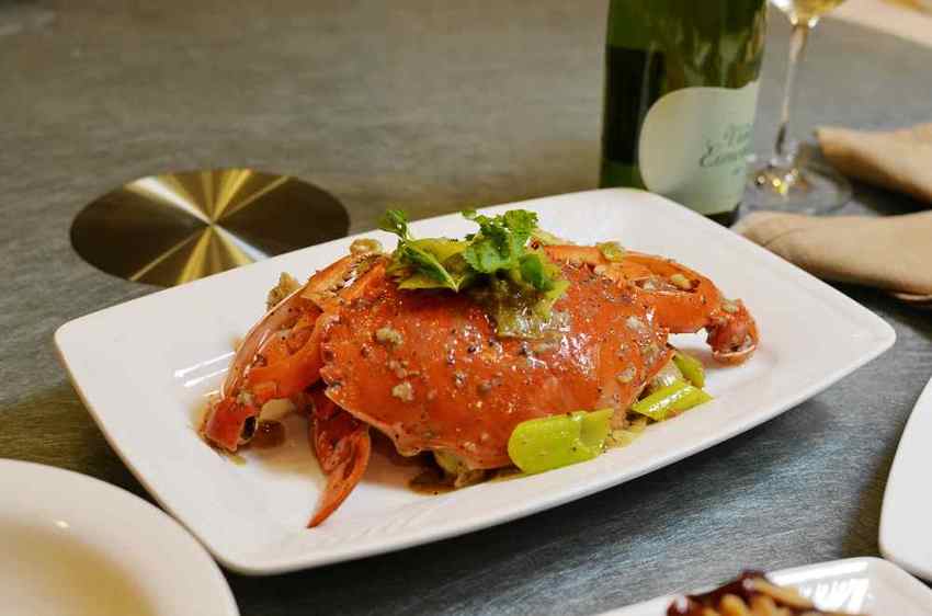 珍寶海鮮，得獎的辣椒螃蟹必吃，單點600g螃蟹1480元，雙人或三人平日套餐選擇很划算！