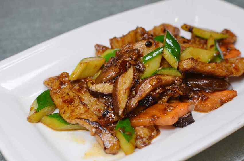 珍寶海鮮，得獎的辣椒螃蟹必吃，單點600g螃蟹1480元，雙人或三人平日套餐選擇很划算！