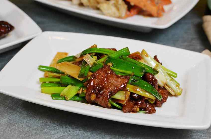 珍寶海鮮，得獎的辣椒螃蟹必吃，單點600g螃蟹1480元，雙人或三人平日套餐選擇很划算！