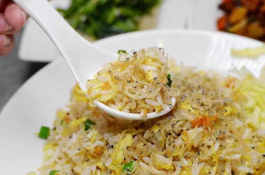 珍寶海鮮，得獎的辣椒螃蟹必吃，單點600g螃蟹1480元，雙人或三人平日套餐選擇很划算！