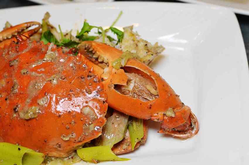 珍寶海鮮，得獎的辣椒螃蟹必吃，單點600g螃蟹1480元，雙人或三人平日套餐選擇很划算！