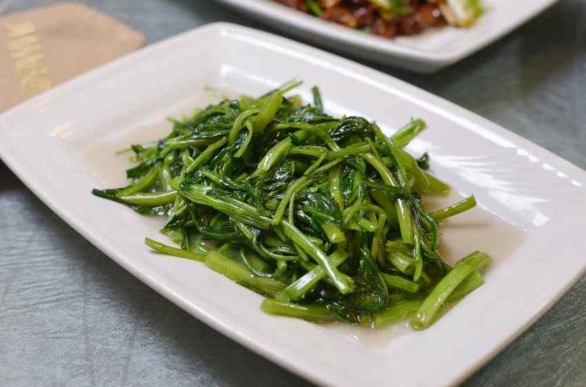 珍寶海鮮，得獎的辣椒螃蟹必吃，單點600g螃蟹1480元，雙人或三人平日套餐選擇很划算！