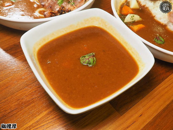 咖哩厚：Offer curries 咖哩厚，台灣茶咖哩專賣，咖哩散發著淡淡台灣茶香！