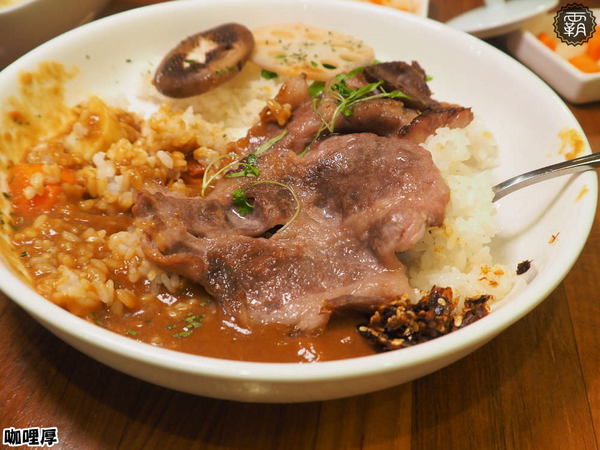 咖哩厚：Offer curries 咖哩厚，台灣茶咖哩專賣，咖哩散發著淡淡台灣茶香！