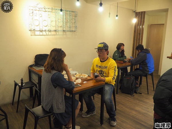 咖哩厚：Offer curries 咖哩厚，台灣茶咖哩專賣，咖哩散發著淡淡台灣茶香！