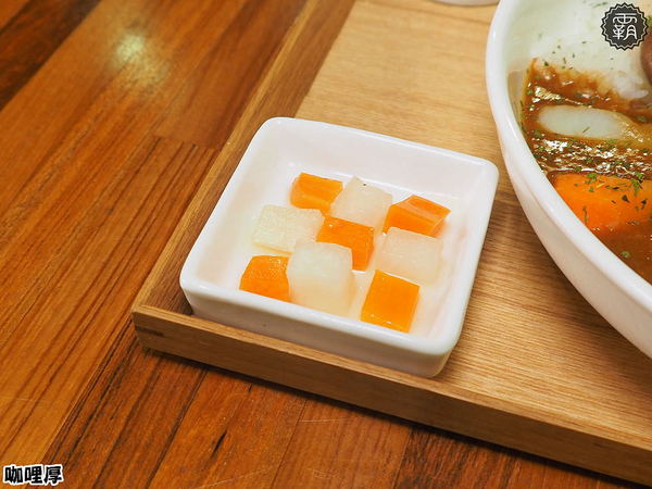 咖哩厚：Offer curries 咖哩厚，台灣茶咖哩專賣，咖哩散發著淡淡台灣茶香！