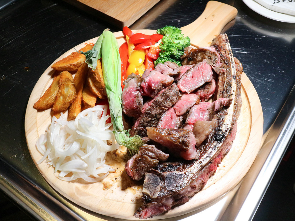 Shark Show House (38)