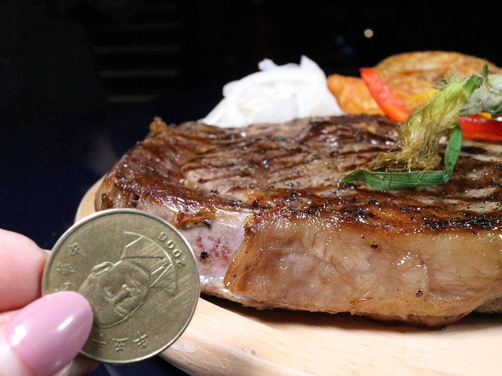 Shark Show House (33)