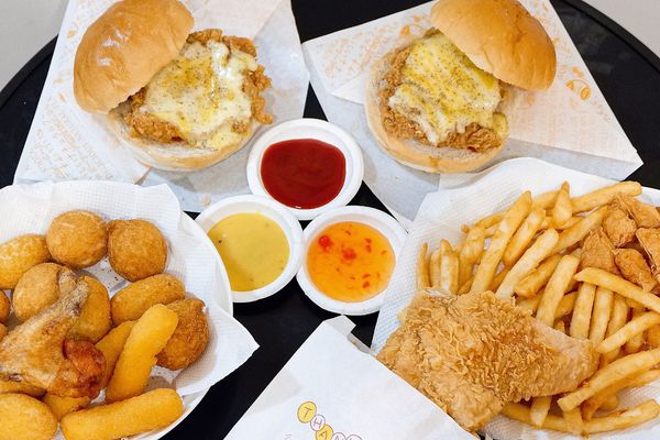 【食記】台中・大雅|不加生菜又客製化口味的漢堡哪裡找?各種醬料自由搭配找到屬於自己的口味・肯尼美式炸雞中清總店・附菜單