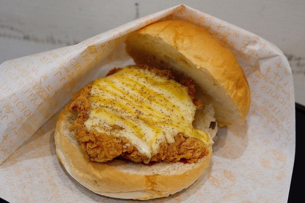 【食記】台中・大雅|不加生菜又客製化口味的漢堡哪裡找?各種醬料自由搭配找到屬於自己的口味・肯尼美式炸雞中清總店・附菜單