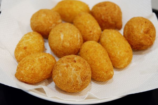 【食記】台中・大雅|不加生菜又客製化口味的漢堡哪裡找?各種醬料自由搭配找到屬於自己的口味・肯尼美式炸雞中清總店・附菜單